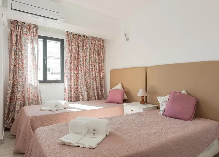 Chantal Apartment - Near The Beach - Quarteira