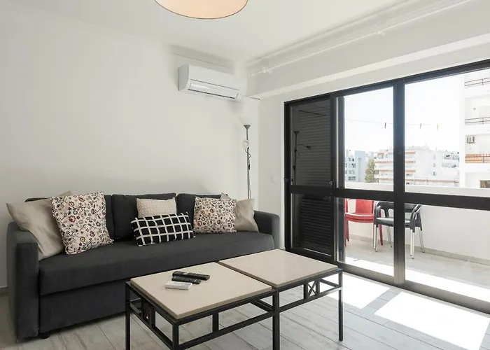 Chantal Apartment - Near The Beach - Quarteira